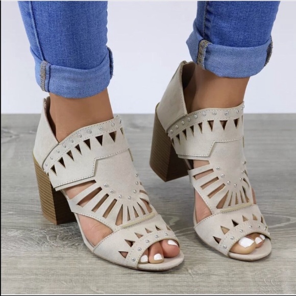 LAST 1❤️ Oatmeal Peep Toe Laser Cut Booties - Picture 2 of 3